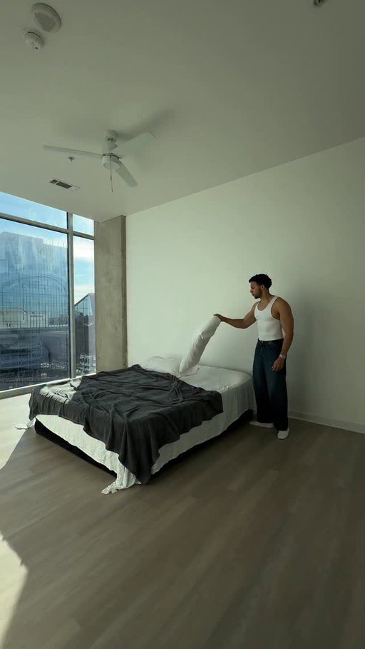 pov: your bed frame finally shows up and you immediately forget the air mattress ever existed 😭🙌🏽 

#homedecor #apartmentinspo #bedroomsetup #interiordesign #weekendreset