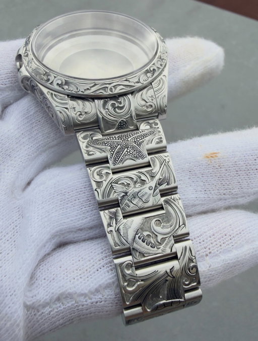 Few more pictures and videos from “The Bahamas” project showing full bracelet and some behind the scenes photos of process.

#handengraved #rolexwatch #watchcollector #artwork #artistan