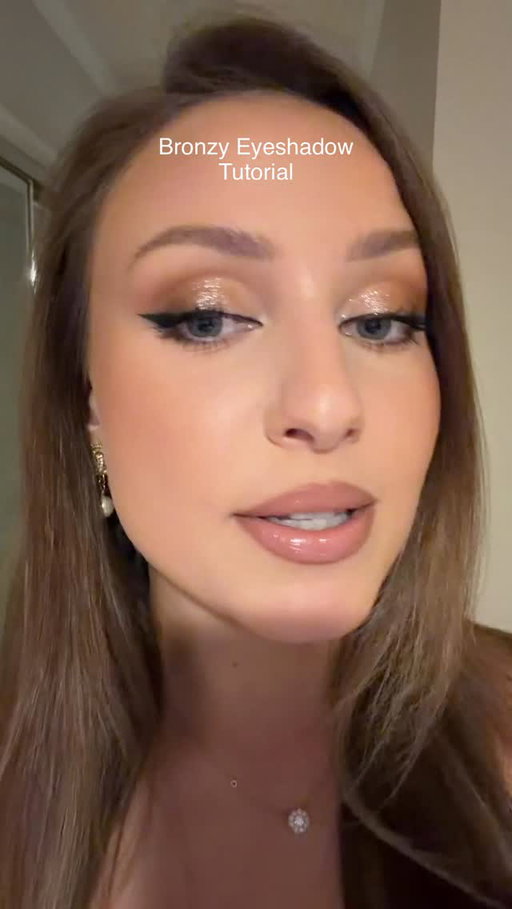 Save this bronzy eyeshadow tutorial for next time you’re going out! ✨
@urbandecaycosmetics Warm-Toned Palette
@adriananicholecosmetics Single Eyeshadow Ambitious
@sephoracollection Retractable Eyeliner
@toofaced Liquid Liner
@lawless Skin-Smoothing Powder Tutu
@yslbeauty Lash Latex Mascara 
.
.
.
.
.
#eyeshadowtutorial #eyeshadow #bronzyeyemakeup #makeuptutorial