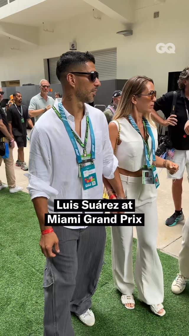 Luis Suárez has arrived for the Miami Grand Prix.

Video by @peter_youngjae 

#F1 #Formula1 #MiamiGP
