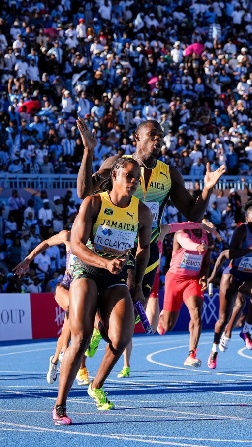 2 DAYS 2 WORLD RECORDS 🔥

Team Jamaica 🇯🇲 storming to their 2nd world record in 2 days in the mixed 4x100m relay with 39.62 to win the gold 💎

#WorldRelays