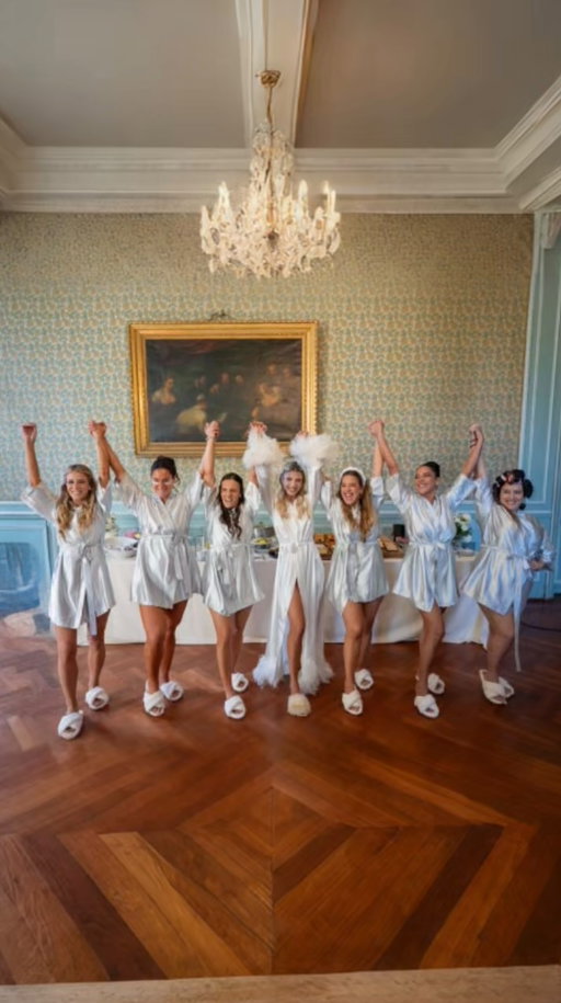 Mis damas de honor 🩶 que lindo compartir estos momentos con ustedes. Gracias por estar siempre. Las amo 

Batas @juliette_batas / Vestidos @lemans.vestidos