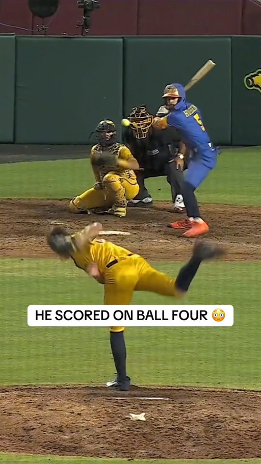 J5 went ALL THE WAY around the bases before all the Bananas fielders could touch the ball 👀 

#bananaball #texastailgaters #savannahbananas #baseballhighlights #mlbnews