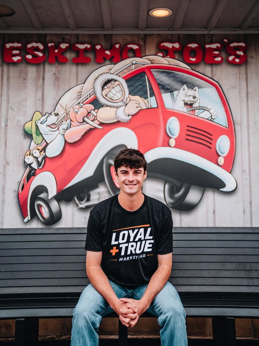 All part of the game, on the field and off it. Shot at Eskimo Joe’s, appreciate Loyal and True Marketing for the opportunity.
#athletebranding  #athletemarketing  #nilopportunity