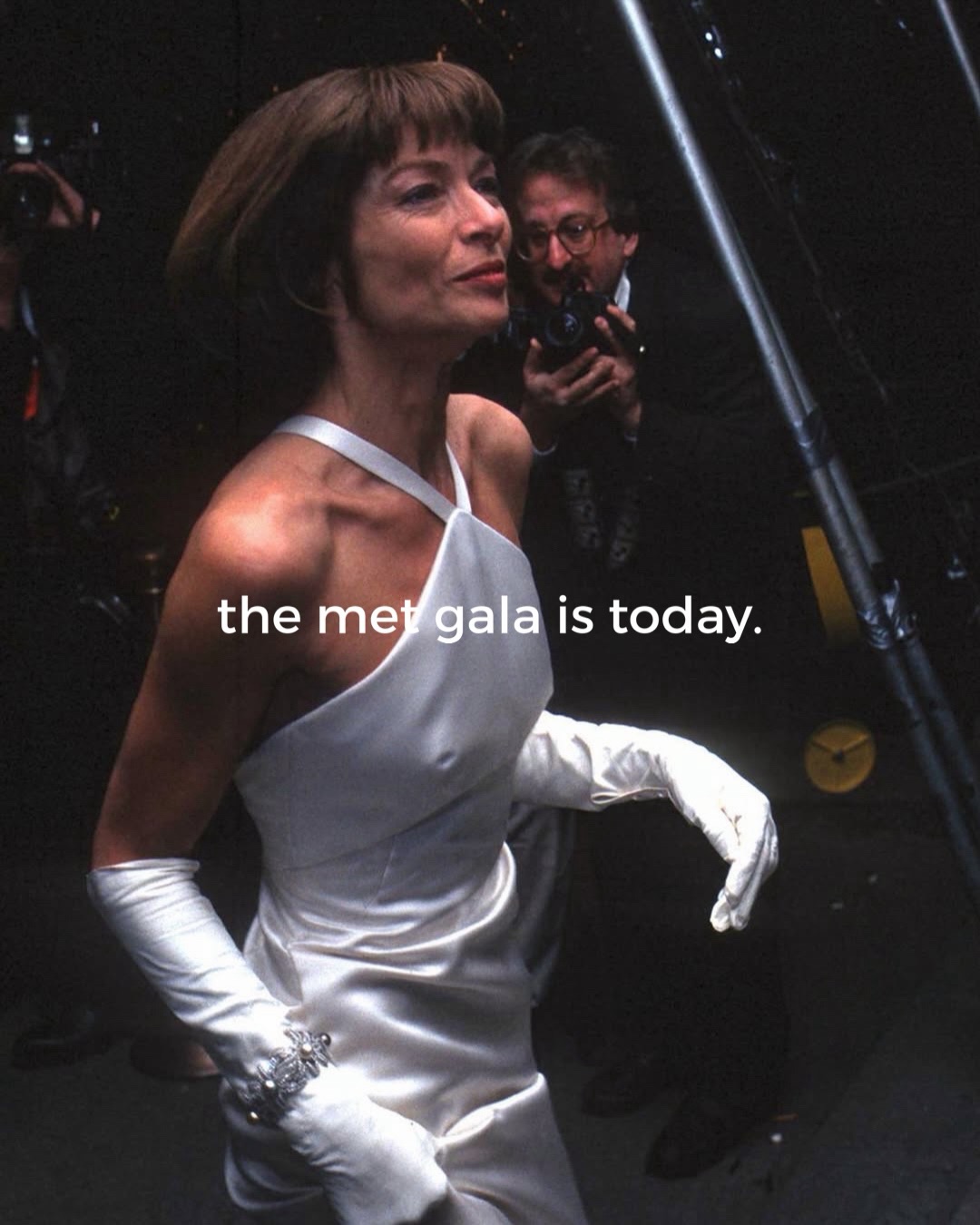 GOOD MORNING FAM!!! HAPPY MET GALA DAY TO ALL! sending my love & luck to everyone apart of this special day today! from the designers, stylists, attendees, prs, makeup artists, hair stylists, managers/agents, photographers, assistants, interns and all who have any part in this day🤍🤍🤍🤍