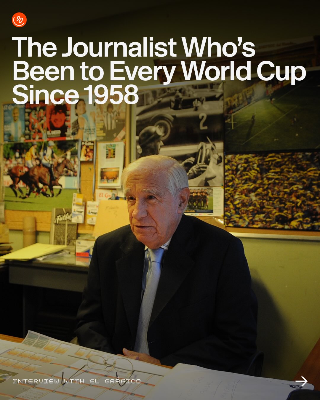 No one knows World Cups like Enrique Macaya Márquez. The legendary Argentinian sports journalist has seen every tournament since 1958. 17 different World Cups, the most by a journalist in history. 

From Sweden ‘58 to 2022 in Qatar, he’s seen it all. A true legend of the game.

 📷: X/@MaradonaPICS