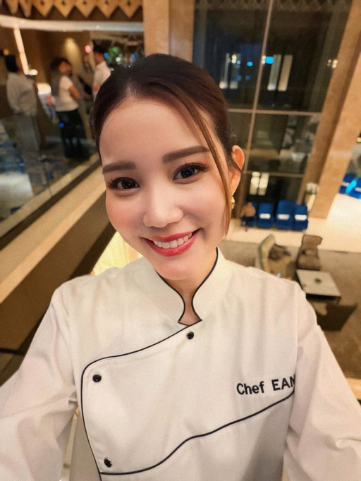 ขอบคุณที่ติดตามอีกหนึ่งผลงานการแสดงของเป่าเป้ในบท “เชฟเอียน” ใน #นทีร้อยเล่ห์ ชีวิตจริงเป็นเชฟ ในละครก็ยังคงเป็นเชฟ🥰

Thanks for having me in this experience🧚🏻🤍