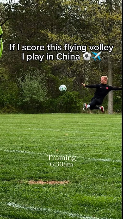 If I score I go to Jiangsu Super League! 👀

We kicked it in Nantong with Codion Football Club players, street football in the city, and joined a massive 32,000 crowd for a Jiangsu Super League match. I’ve never been to a non-league match with this kind of atmosphere 👏 follow for the next city ➕

#football #footballasmr #soccerworld #soccerasmr #china
