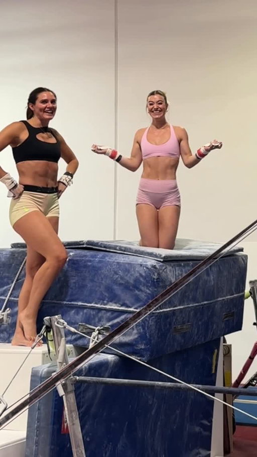 Can an Olympic pole vaulter do bars?🤸🏼

Found myself a training buddy + today we’re swinging bars !!! We did discover that bails may not be her thing, so stay tuned to see us try straddle backs next👀🤭

#gymnastics #fail #bar #training #vlog
