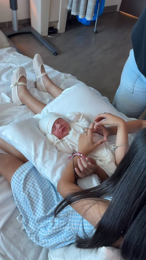 We only stayed one night! So glad I didn’t over pack this time lol 🥲 

#postpartum #morning #momlife #twins #baby