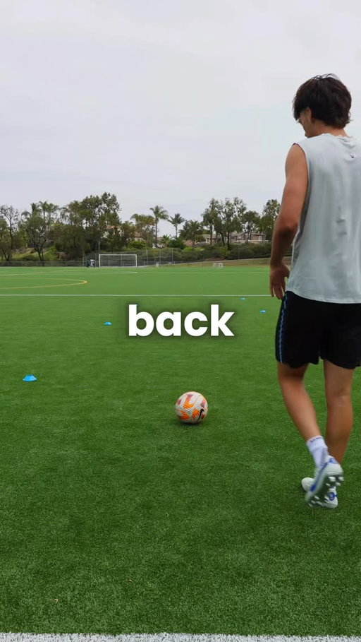 THIS is how a center back should train.. ✅⚽️

#soccer #football #footballer #soccertraining #soccerplayer