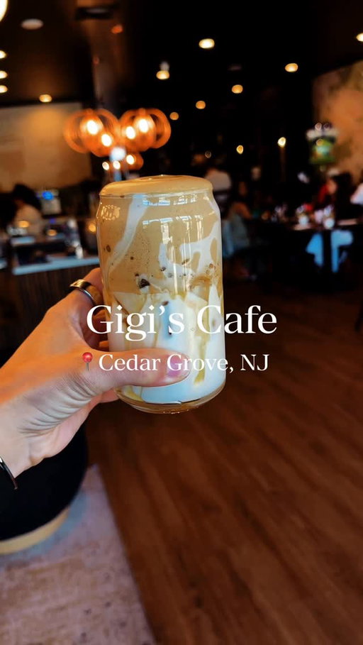 Cafe & chill at @gigiscedargrove 😍 I found it when I was in NJ and I’m so happy I did!

What I ordered:
•Honey Fluff Latte
•Built my own salad—it was SO good
•Gigi’s Sampler 
•Boneless Chicken with hot honey on side