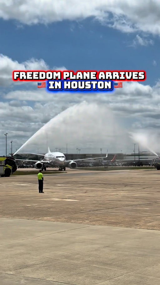 The Freedom Plane just landed in Houston 🇺🇸

A specially designated Boeing 737 is touring the country carrying 9 original founding documents ahead of America’s 250th anniversary including the Treaty of Paris and a rare annotated draft of the U.S. Constitution.

These are NOT replicas. They’re real documents from the National Archives.

Only 8 cities were selected, and Houston is the only stop in Texas.

🗓️ May 9–25 (May 8 = members only)
📍 Houston Museum of Natural Science

One of those once-in-a-lifetime things you don’t want to miss.

#america250 #semiquincentennial #visithouston #houstonthingstodo