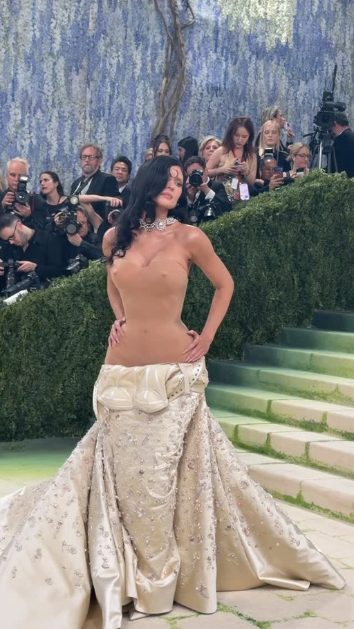 @kyliejenner just hit the #MetGala red carpet in custom @schiaparelli. Tap the link in our bio to see every red carpet arrival from fashion’s biggest night.