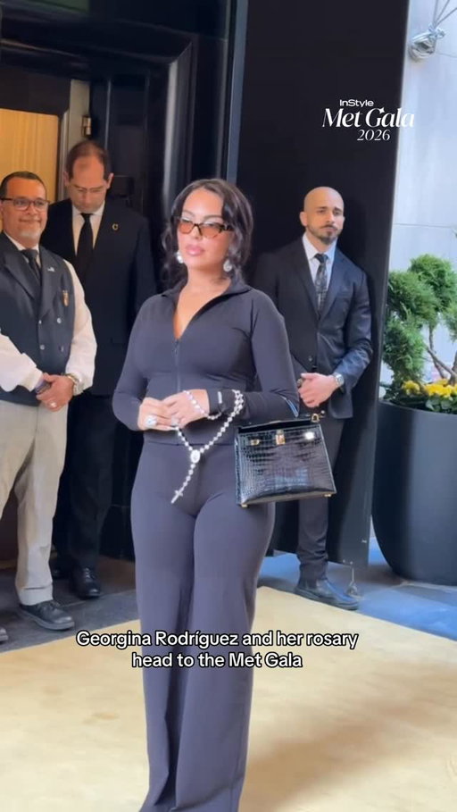 @georginagio makes a statement exiting The Carlyle with a rosary and a croc @hermes bag #MetGala