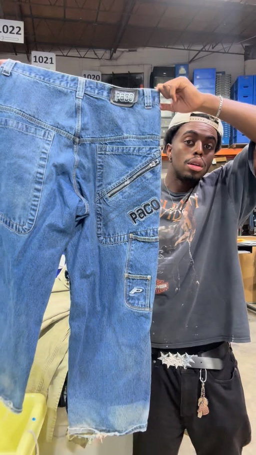 Thrifting In A Hidden Location🤫 #fyp #thrifting #vintagefashion @2wthrift