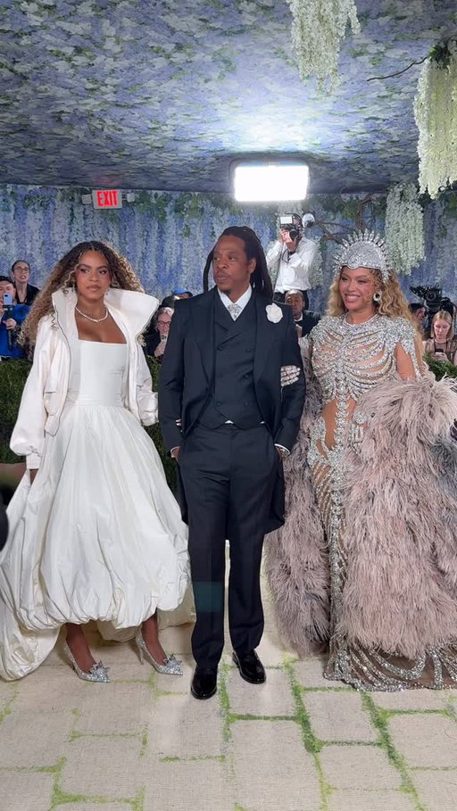 The First Family of New York has arrived at the #metgala. @beyonce, @jayz, and #BlueIvy just shut down the carpet, Carter style