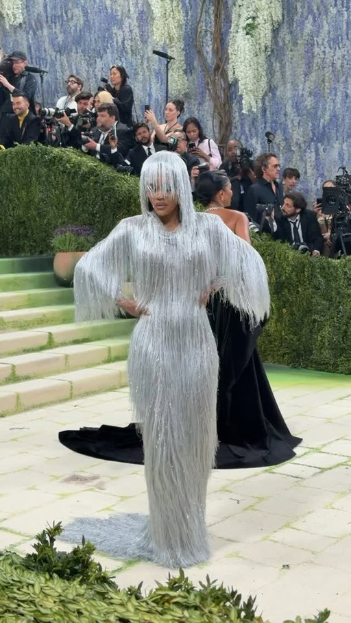 Movement was the moment for @teyanataylor in custom @tomford by @h.a. Tap the link in our bio to see every red carpet arrival from the 2026 #MetGala.