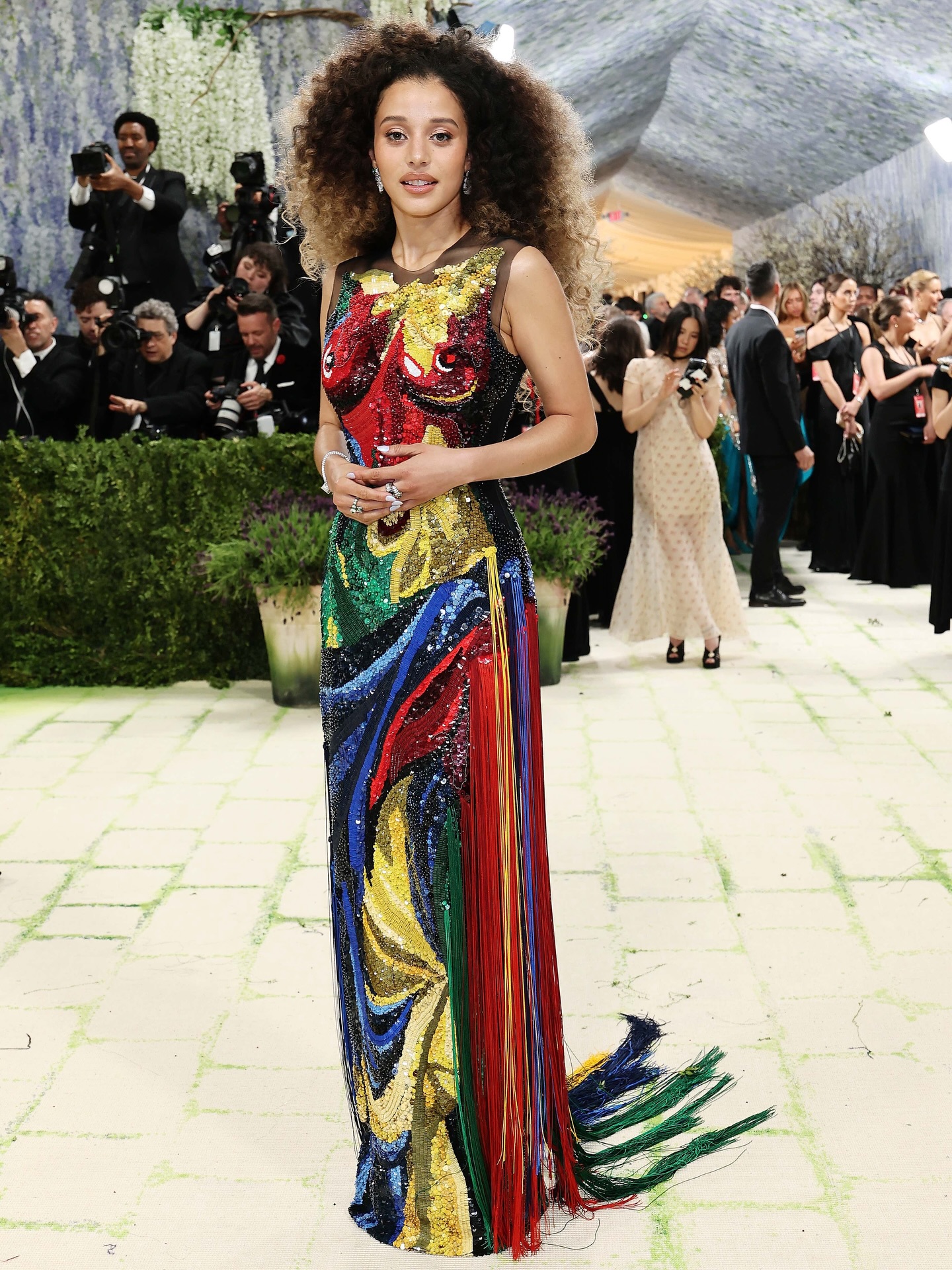 There were too many stars to count on the #MetGala carpet tonight ✨

1. Chase Infiniti
2. Odessa A’zion
3. Suki Waterhouse
4. Law Roach
5. Ayo Edebiri
6. Teyana Taylor
7. Lily-Rose Depp
8. The Rock
9. Angel Reese
10. Joe Burrow
11. Sarah Paulson
12. Serena Williams
13. Paul Anthony Kelly
14. Karlie Kloss
15. Cher
16. Colman Domingo
17. Rachel Zegler
18. Paige Bueckers
19. Dwyane Wade & Gabrielle Union
20. Rami Malek