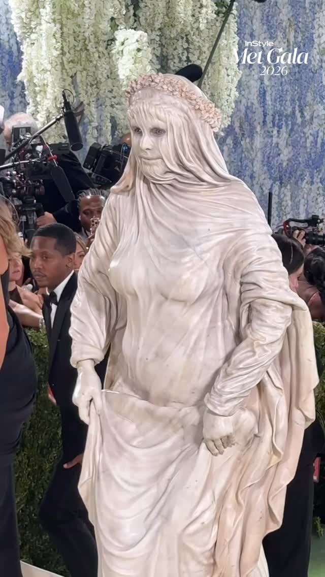 Nobody takes #CostumeArt more seriously than #HeidiKlum. The supermodel and #Halloween enthusiast behind #Heidiween understood the assignment on the #MetGala red carpet in statuesque SFX. 

🎞️ taylor ford