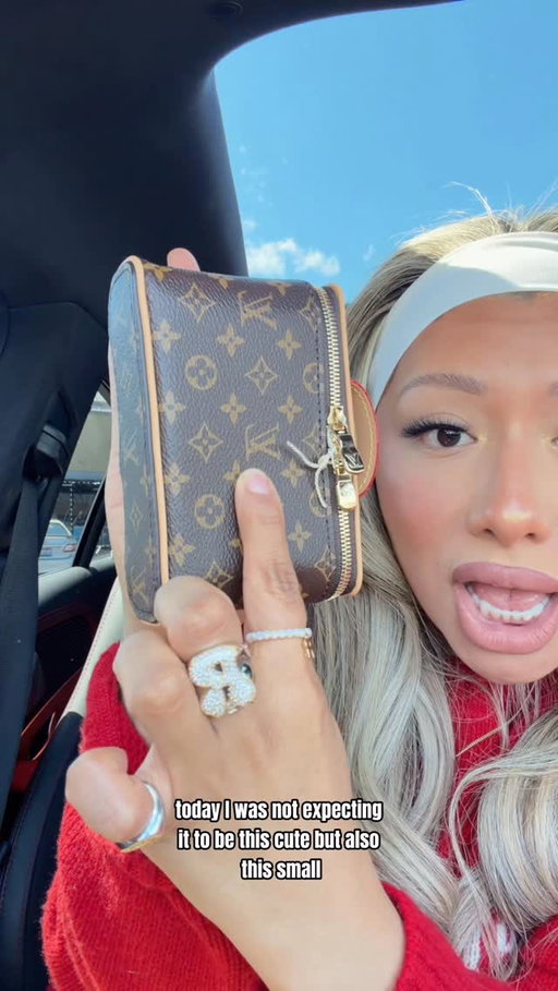 One thing I will always fall victim to is a designer luxury purchase🙊🙈😳 but this one is the CUTEST!!!🥹😭… what do we think? ☺️

•
•
•
#unboxing #luxury #louisvuitton #whatsinmybag #beauty