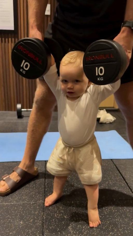 Gym buddies spot each other💪💪

#bestfriends #babyboy #fatherandson