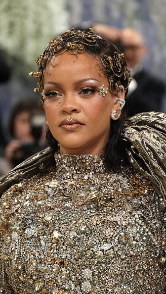 When we think of the MET Gala, we think of Rihanna! 

Our fashion idol Ri gave us the inspiration behind her look, but she couldn’t help but fangirl over her man, A$AP Rocky. 

We love us love Robyn and Rakim!