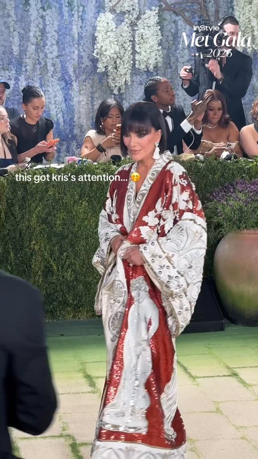 #KrisJenner looked truly unbelievable on the #MetGala carpet in a sequin caftan and blunt bob. 

🎞️ @taylor_ford