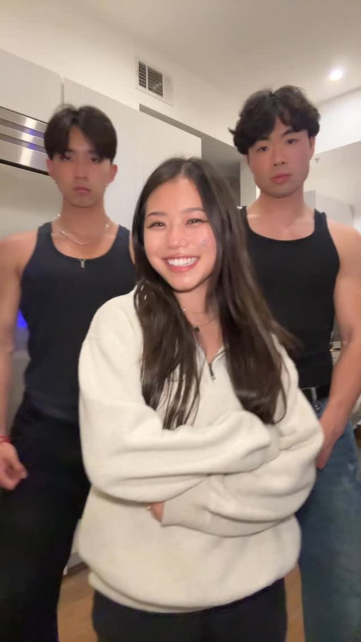 who’s 3rd wheeling⁉️