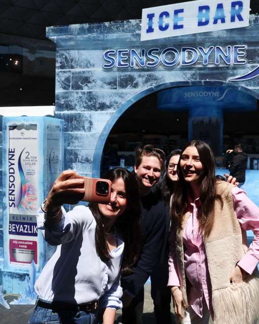 We bought the chill factor came to Kanyon Shopping Mall in Istanbul last week as the Sensodyne Turkey team created the Sensodyne Ice Bar. A visually stunning display made of solid ice to shakeup the tooth sensitivity conversation.

#HaleonTurkey #BetterEverydayHealth #Sensodyne #HealthInnovation