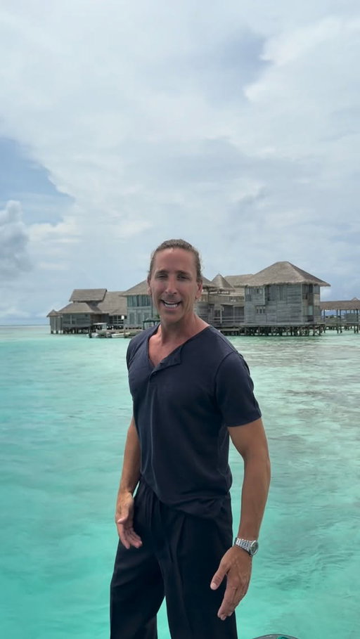 La cabańa sobre el agua mas grande del mundo. Sólo con barco ;) está en Maldivas.
¿Con quién vendríais?
@gili.lankanfushi 
@voiash_lunasdemiel