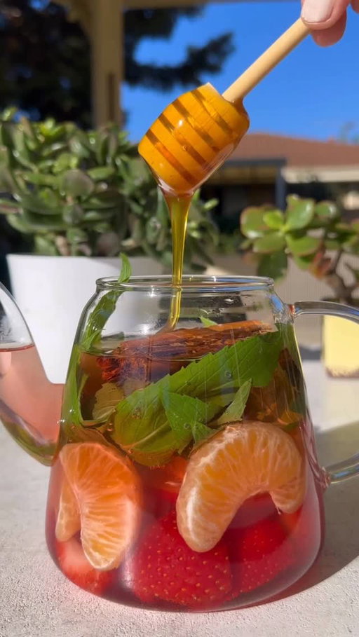 Love making my own fruit teas at home. 
This is one of my combinations. It’s such a great way to drink more water! 

To make the same fruity tea add to your tea pot:
1/3 cup frozen strawberries 
3 slices of apple 
1 mandarin 
2 cinnamon sticks 
Handful of fresh mint 
2 lemon cubes 

Pour 2 cups of brewed hibiscus tea ( you can add just hot water) 
Add honey as a sweetener 🍯🍯 adding my favourite honey from @honeyforlife__ 

Enjoy 🍋🤍
.
.
#tea #tealover #healthytea #fruittea #caffeinefree