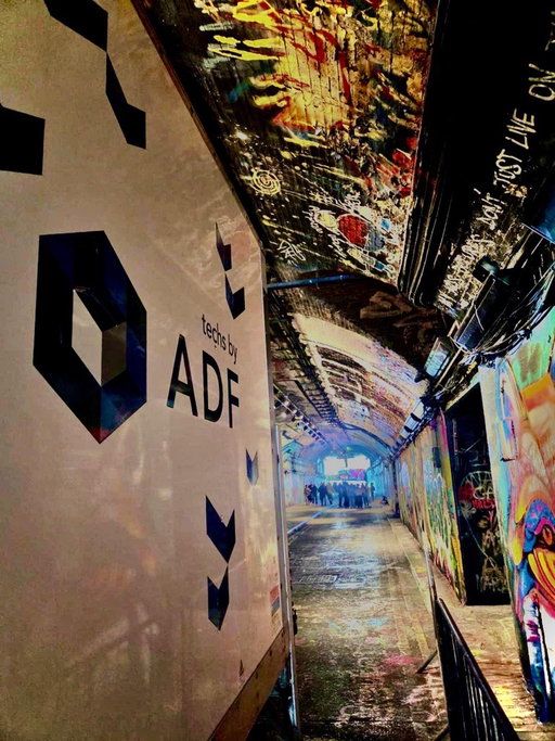 You can always rely on London for a vibrant backdrop.... 😎🌆📽️🚛 

#onlocation #london #graffiti #art #tvandfilm #production #facilitiessupport