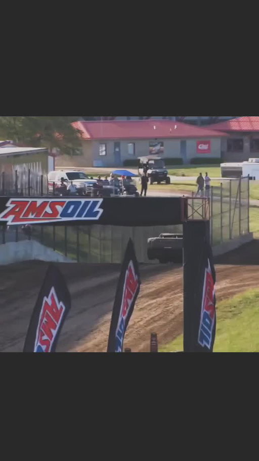 1 lap to go in a PRO4... These guys can wheel 😤