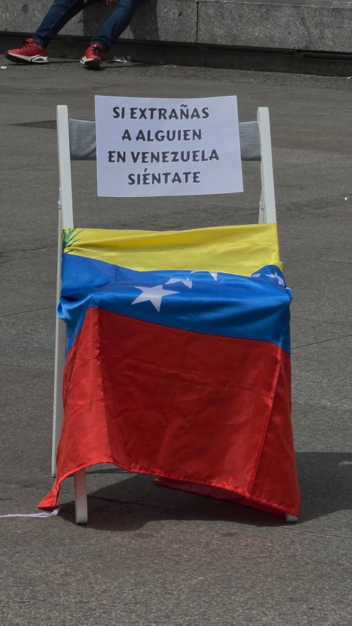 🔥 Ayer en Madrid vivimos un momento que nos recordó algo muy real… estar lejos de los tuyos nunca es fácil. Hay silencios y miradas que lo dicen todo, y aunque pasen los años, siempre buscamos la manera de sentirnos un poquito más cerca de ellos. ❤️

💸 Y es que hoy en día hay formas de acortar esa distancia. @RemittVen es una de ellas: una app que te permite enviar dinero a Venezuela de forma fácil, rápida y desde tu teléfono, para que los tuyos sientan que estás ahí, incluso estando lejos. 🇪🇸➡️🇻🇪

💬 Déjame tu comentario y te envío por privado el enlace para descargar la app.

#remesasavenezuela #venezolanosenespaña #familiavenezolana #venezuelaenelexterior
