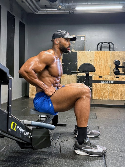 Back to regular programming! 2 weeks off in Japan/ Korea has done my body good (apart from the extra kgs i put on) haha 

Happy to be back (kinda sorta) 

📝 
45mims Emom
15cal row 
10 B.O.B 
15cal Ski
15 Wb 
15 GHD sit ups 

.
.
#fitness #metcon #workout #crossliftr