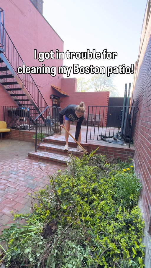 ok weigh in here?! 😂👀

And neighbors if you’re watching this I just want to make it pretty 😆

#makebostonhome #bostoncondorenovation #bostonrealestate