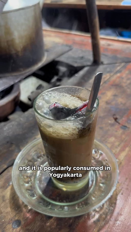 This is kopi joss (charcoal coffee) from Yogyakarta, Indonesia 

#coffee #streetfood