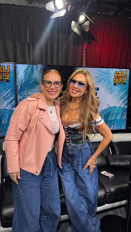 Así cuando la entrevista se convierte en sesión de TikTok’s con @thalia 💃💃🔥 #lavaleshow
