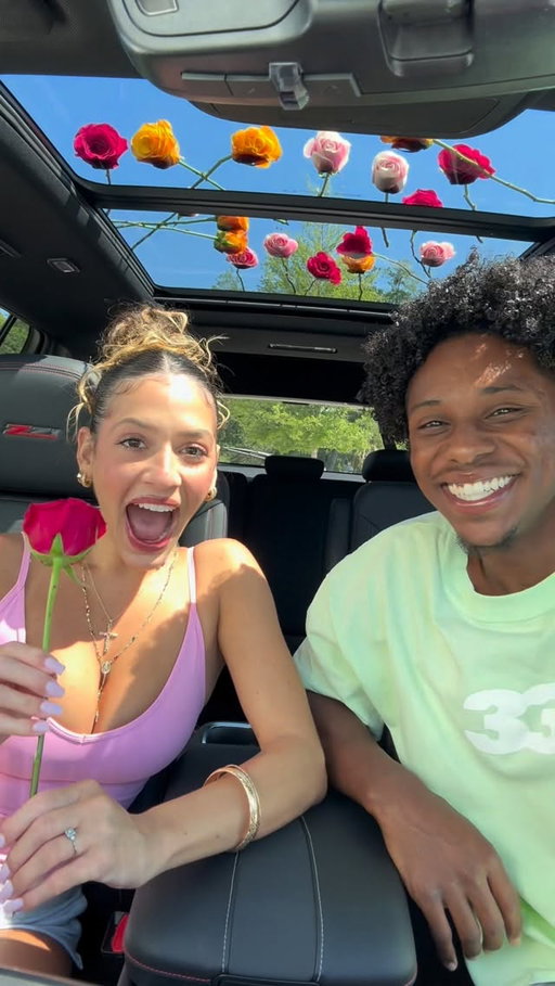 Her reaction 🥹 
Personals: @desssrosa | @_nazitoooo 

#desandnaz #couples #relationshipgoals #cute #reelsinstagram