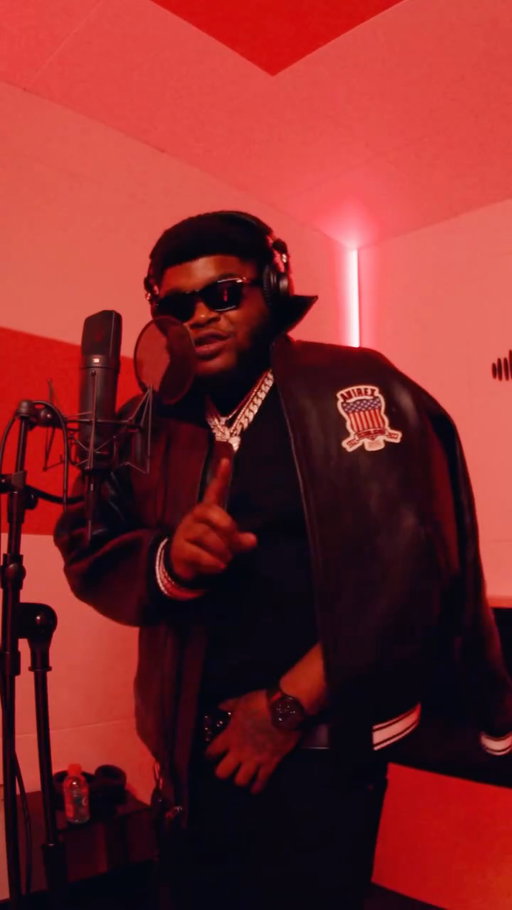 @bossman_dlow steps into #TheBooth ❗❗
From Florida to your feed, he’s been building momentum with hit after hit. Now he’s pulling up with an exclusive live performance of “Motion Party” at SoundCloud NY 📍

Tap in for the full episode, live now on YouTube.