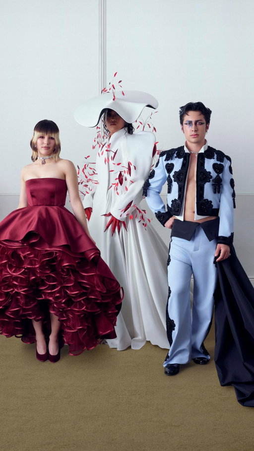 Dinner is served 🍴The party before the Met, featuring the class of 2026 🖼️🎨👠

@kyliejenner
@hudsonwilliamsofficial 
@chaseinfiniti
@maluma 
@lalalalisa_m
@alysaxliu
@naomiosaka
@alexconsani
@mssarahcatharinepaulson
 
Video by @sk8rmom420