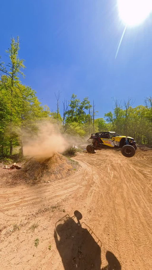 The dirt jump train with @cleetusmcfarland @travispastrana @mattzeiler247 and @banks169 was siiiiick 🤙🏼 Of course the tandem with @banks169 was nasty too
