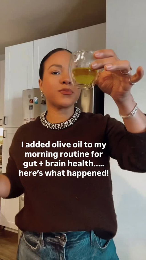 Here’s what i noticed after drinking olive oil + lemon juice shots every day as part of my gut + brain optimization routine 🫒🍋

What I’ve noticed:

1. My stomach just feels… lighter (no random bloating)
2. My skin, my SKIN omggg it truly has my skin glowing and looking more dewy and plump (who doesn’t love that!)
3. Less sugar cravings
4. I feel and look less inflamed
5. Definitely feel more energetic throughout the day 
6. More (and better) bowel movements and bathroom trips… hallelujah 

From a brain health perspective, this makes sense cause olive oil (especially from high-quality source) is full of polyphenols and oleic acid, an omega-9 fatty acid which helps with: 

→ supporting the gut-brain axis
→ stabilizing blood sugar
→ helping reduce inflammation

🫒 COMMENT the word OIL and i’ll send you the list of the ones i like (not all olive oils are created equal!).

#brainhealth #longevityhabits #gutbrainaxis #wellnessrituals #highperformancelifestyle