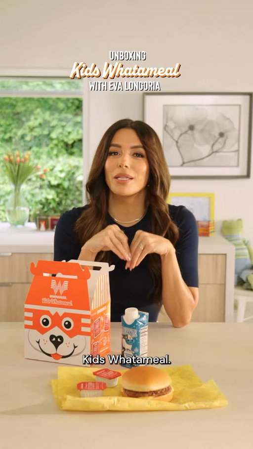 The new @whataburger Kids Whatameal is muy cute. 
Didn’t realize it was Santi’s though 😂

Getting two next time.

#ad