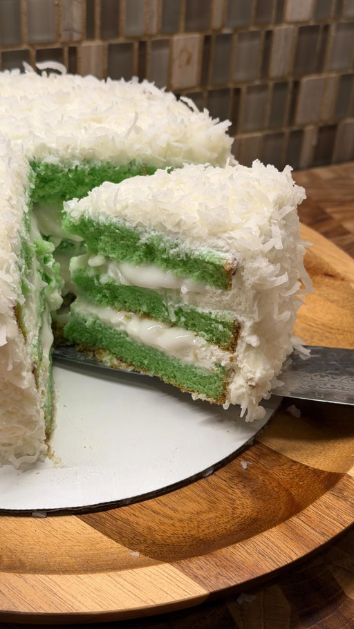 PANDAN COCONUT CAKE 🥥 for @burgerboybrandonn s mom’s bday!!

pandan chiffon cake, with sweet coconut sauce filling, and fresh cream 

comment “recipe” to receive the full recipe via DM! the full detailed recipe is also on my website 🔗 linked in bio!

#pandan #coconut #cake #birthday
