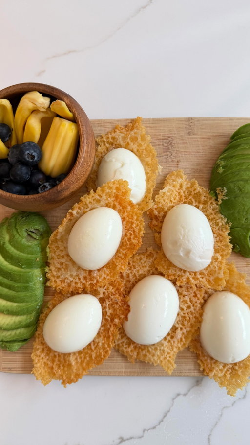 Crispy cheddar eggs🤩 on repeat! #CheddarEggs #CrispyCheddarEggs #CrispyCheddar #BrunchRecipe #BreakfastRecipe