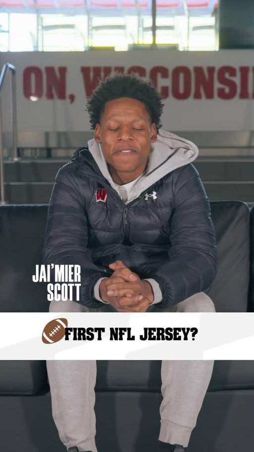 is what it is 🤷🏽‍♂️
Football Favorites Presented by @universitybookstore #paidpartnership