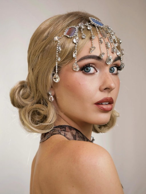 DIY MET GALA 🎞️ Sabrina Carpenter Edition💋

I made this look using a plastic bag, markers, and a bedazzled bodysuit I took apart to make the headpiece 👀  I always recreate my fave look the best I can the day after the Met Gala!

@sabrinacarpenter ode to Audrey Hepburn’s “Sabrina” in that film strip dress by @dior was my absolute favourite look of the night. Her glam by @cgonzalezbeauty & hair by  @evaniefrausto was one I had to attempt to recreate immediately!!

Mini makeup transformation tutorial coming up 🎞️ I skipped the iconic film strip nails by @nailsbyzola though… nail art is not my gift 😂 they were the perfect touch.

Who was your favourite Met Gala 2026 look?! @voguemagazine @metmuseum 

#MetGala2026 #SabrinaCarpenter #MetGalaChallenge #MakeupTransformation #MakeupRecreation