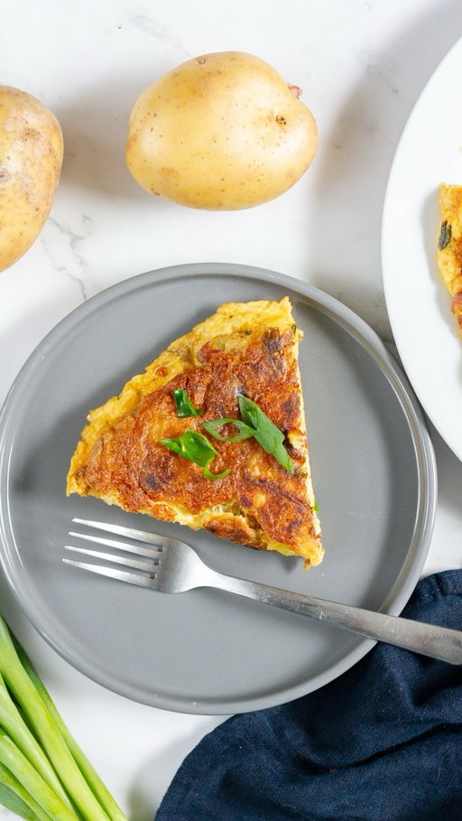 Low FODMAP Spanish Tortilla 🥔🥔🥔 an IBS-friendly take on a classic. Potatoes provide fibre and steady energy, while eggs add high-quality protein for satiety. Made with green onion tops for flavour without triggering symptoms, this is a balanced, gut-friendly option for any meal.

Comment “tortilla” below 👇 and we’ll send you the recipe link 🔗

Recipe + reel by @megan_rhn

#holisticnutrition #lowfodmap #guthealth
